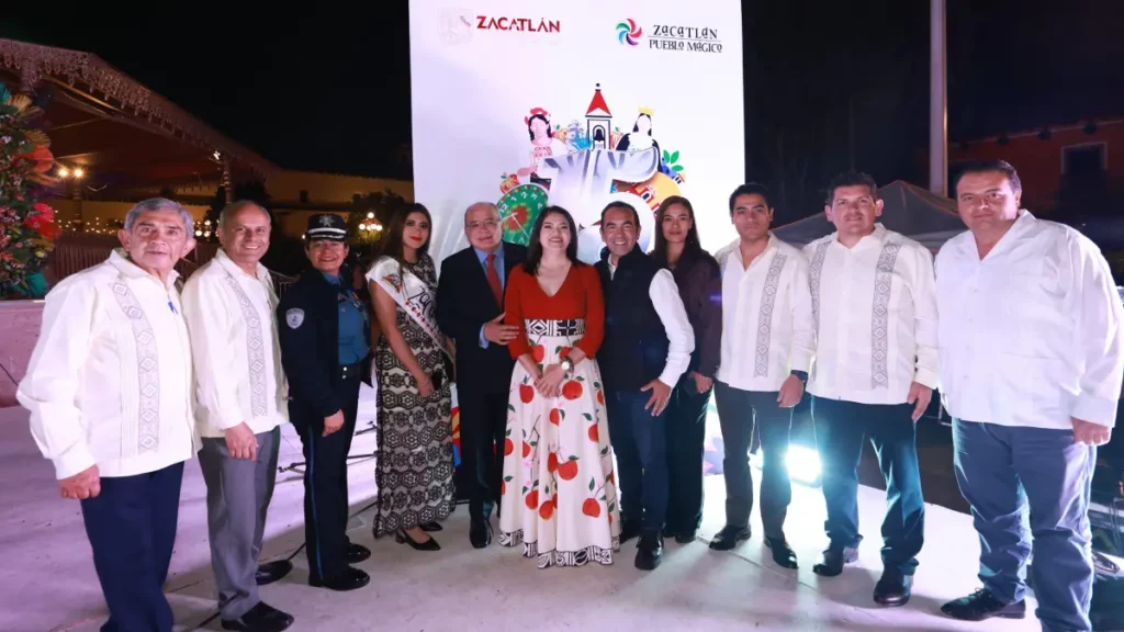 Con espectáculo de drones y música, Zacatlán festejó sus 15 años como Pueblo Mágico
