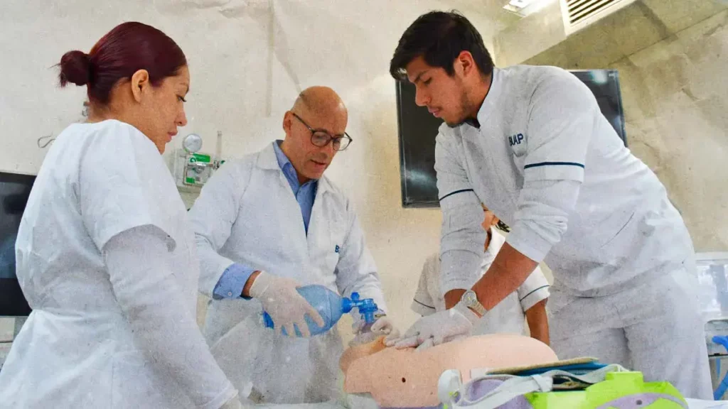 BUAP eleva estándares de salud y atención de emergencias cardiovasculares con certificación internacional
