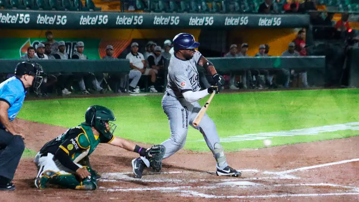 Tigres de Quintana Roo derrotan a los Pericos de Puebla en el Estadio Hermanos Serdán