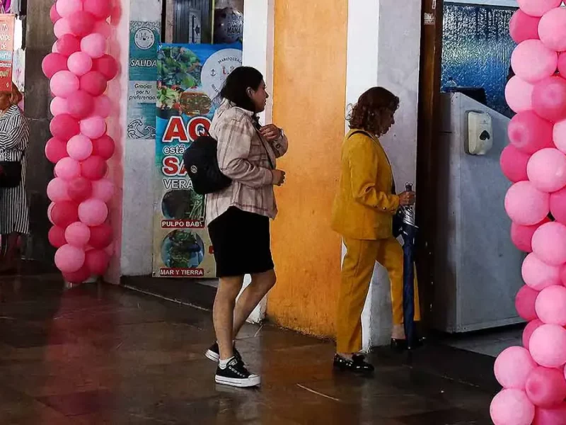 Comerciantes del Centro Histórico de Puebla esperan aumento en ventas por Día de las Madres
