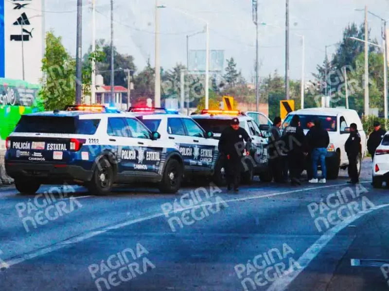 Mujer fallece en Periférico Ecológico de Puebla; choque entre Mini Cooper y March deja lesionados