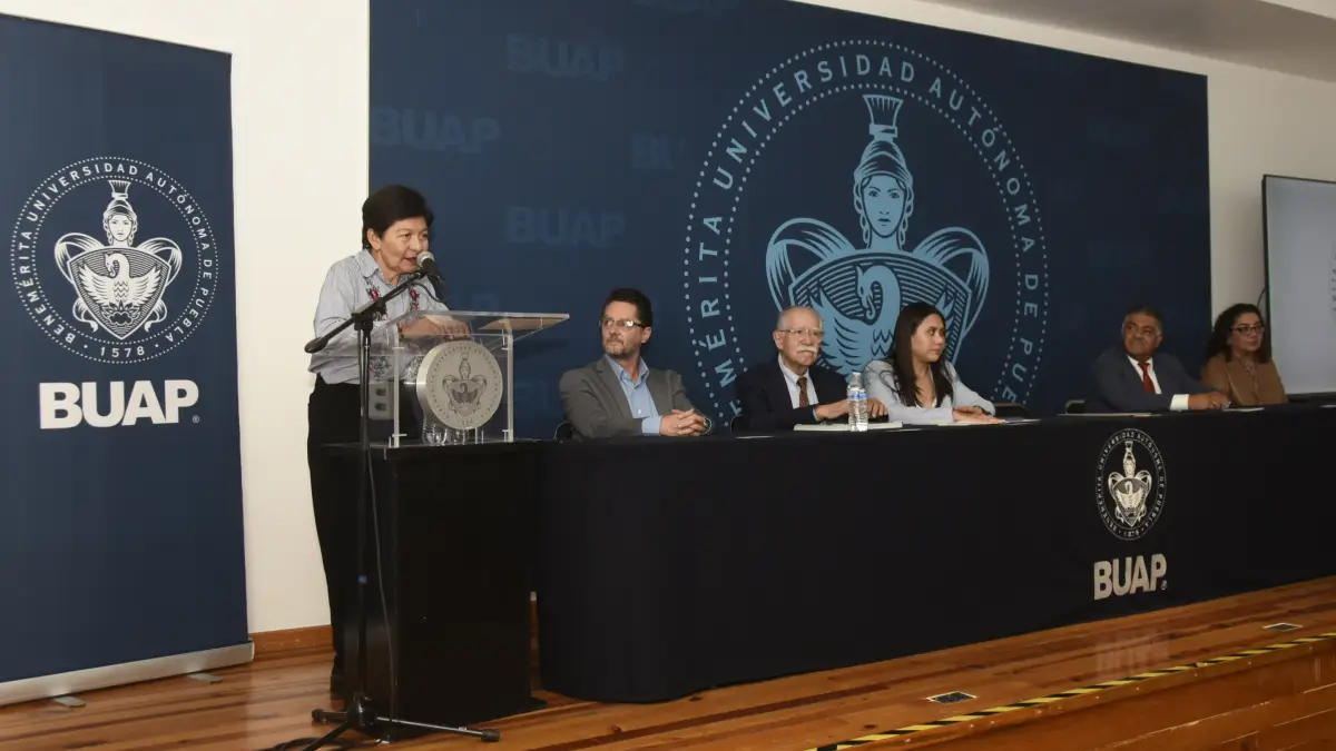 Entrega BUAP constancias de capacitación a servidores públicos