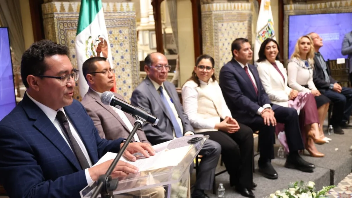 Devela Congreso del Estado placa para nombrar el Salón de Protocolo “Elena Garro” en la Antigua Sede