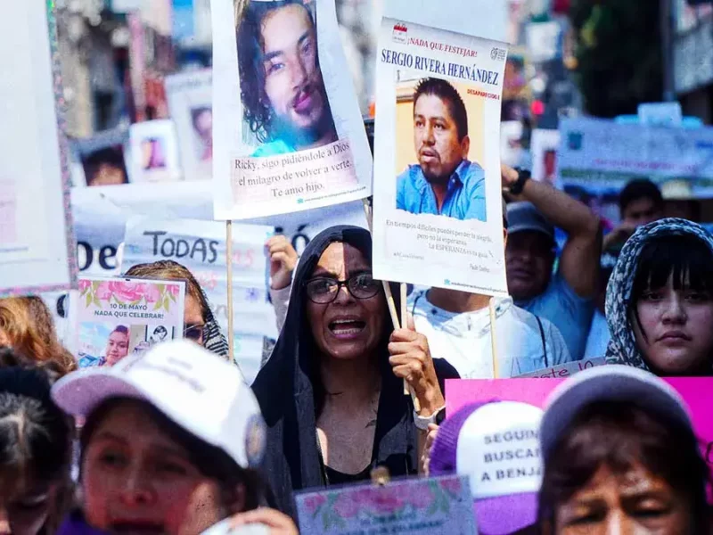 Madres buscadoras exigen justicia con marcha en el Centro Histórico de Puebla