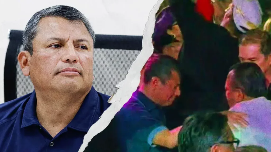 Captan al secretario de SSP, Francisco Sánchez con Jorge Aduna en el Palenque de Puebla