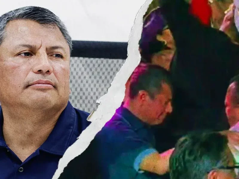 Captan al secretario de SSP, Francisco Sánchez con Jorge Aduna en el Palenque de Puebla