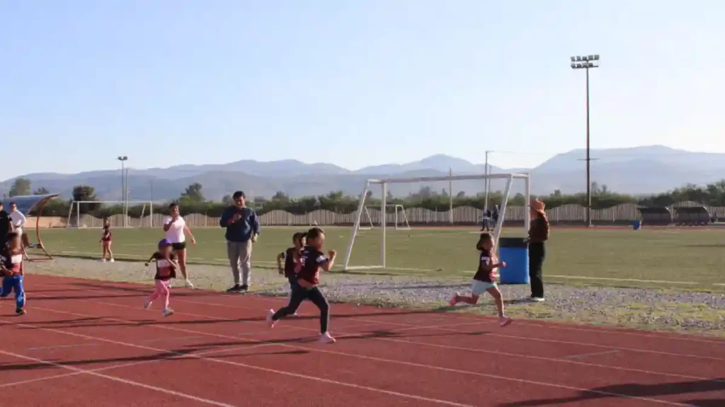 Gobierno de Tehuacán impulsa el deporte infantil con rally y carrera en unidades deportivas; cientos de niñas y niños participan en la jornada