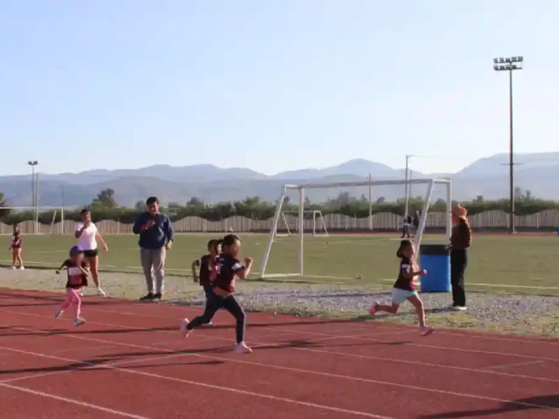Gobierno de Tehuacán impulsa el deporte infantil con rally y carrera en unidades deportivas; cientos de niñas y niños participan en la jornada