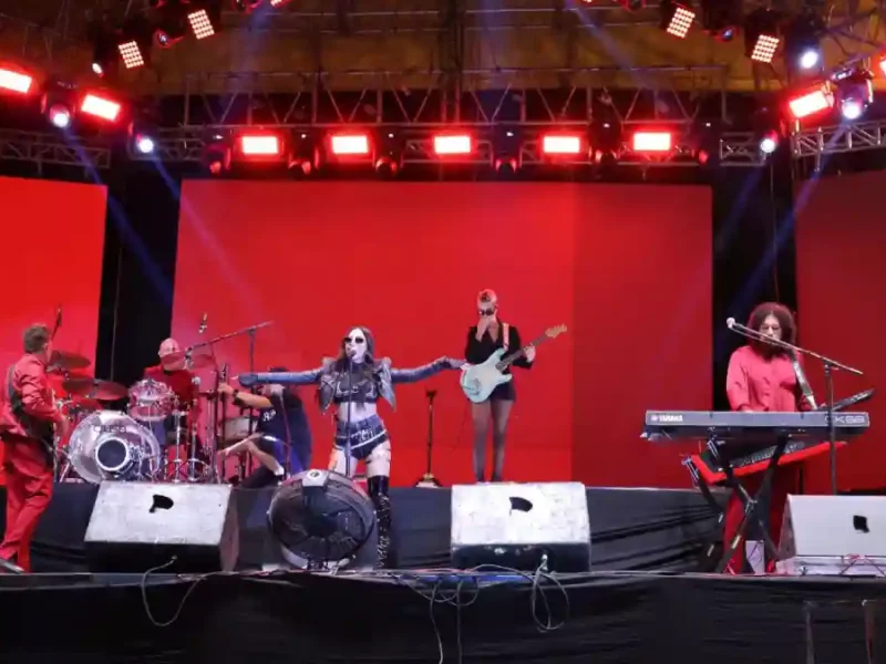 Alejandro Barroso rinde homenaje a las madres tehuacaneras con gran celebración y concierto de Playa Limbo