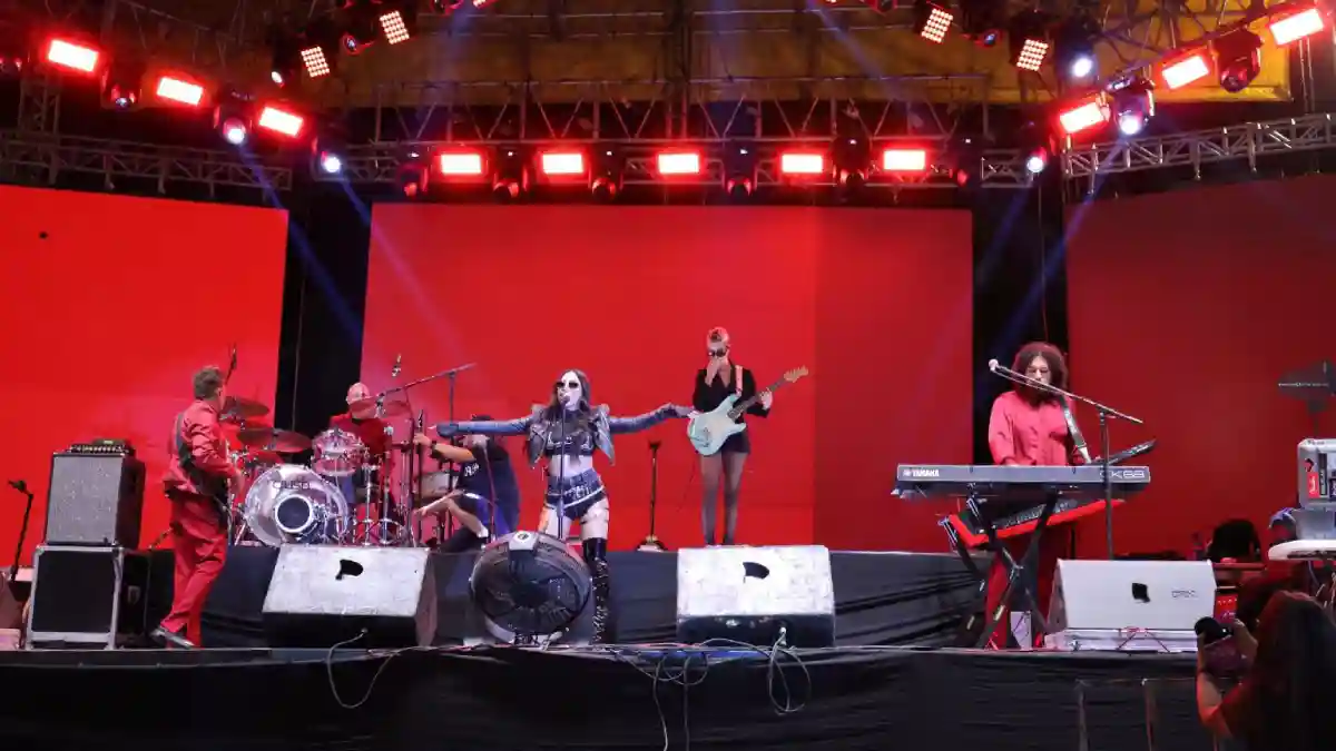 Alejandro Barroso rinde homenaje a las madres tehuacaneras con gran celebración y concierto de Playa Limbo