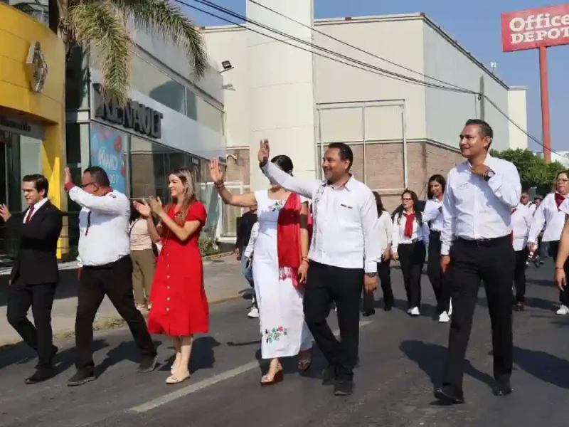Tehuacán celebra el 5 de mayo con desfile cívico multitudinario