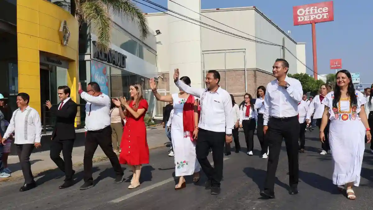 Tehuacán celebra el 5 de mayo con desfile cívico multitudinario
