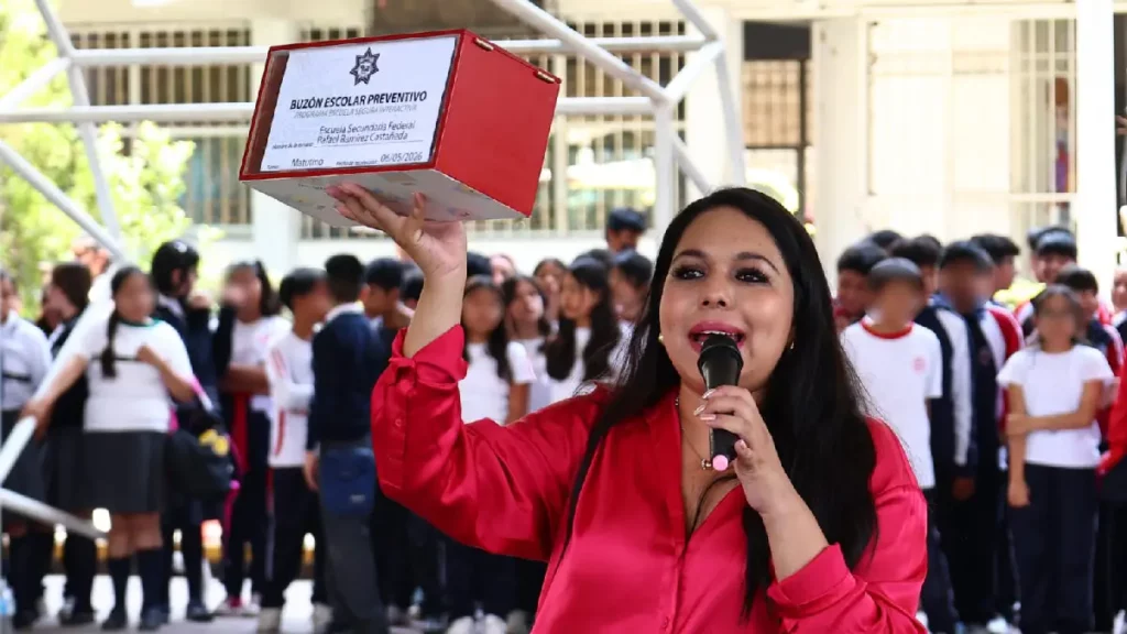 Con “Buzón Rojo”, Tonantzin Fernández fortalece la prevención en escuelas de San Pedro Cholula