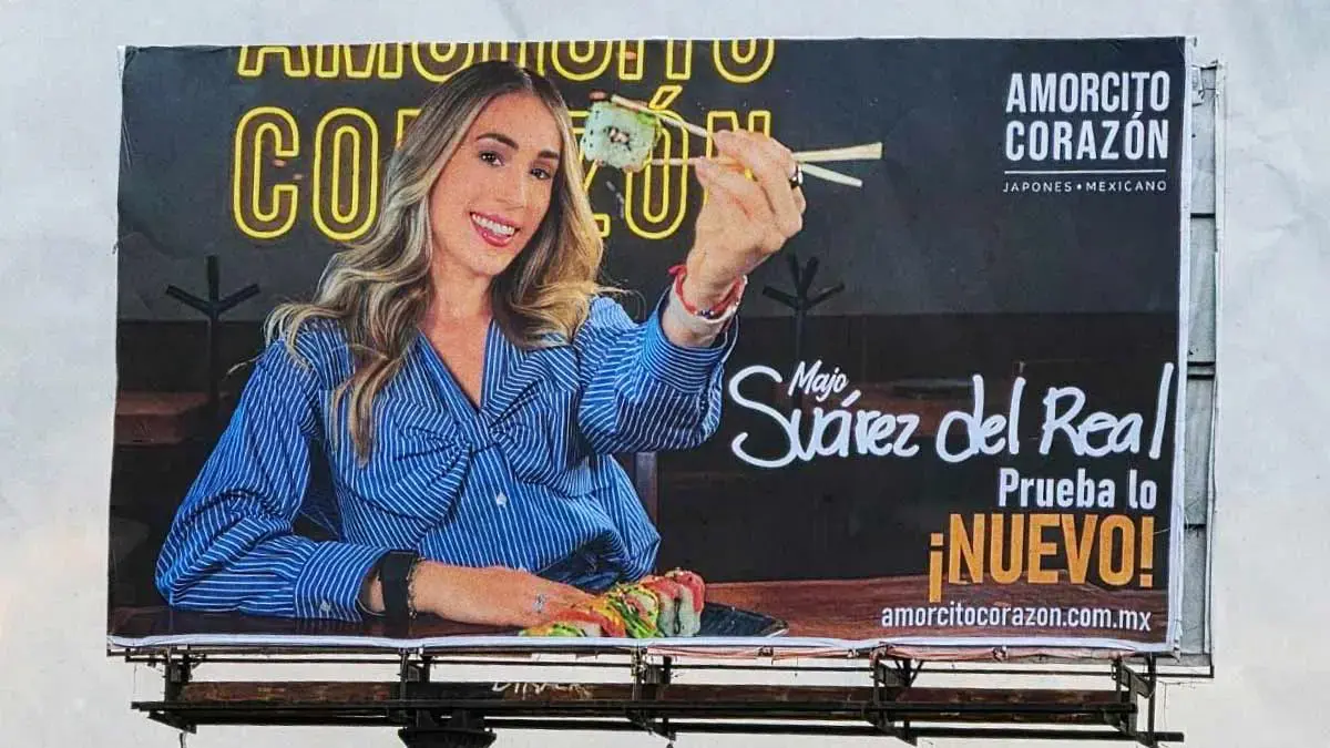 Natalia Suárez del Real se promociona con su gemela en espectaculares rumbo a 2027