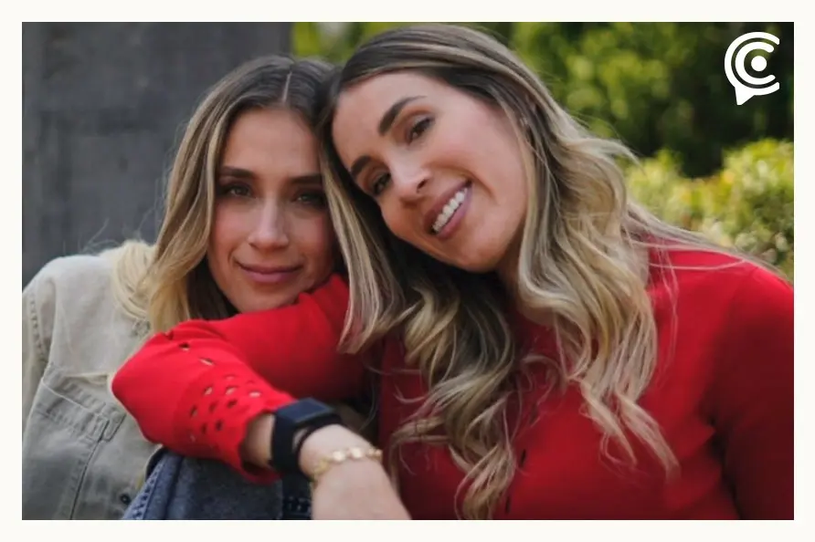 Natalia Suárez del Real se promociona con su gemela en espectaculares rumbo a 2027