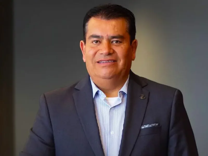 Alberto Ginez Altamirano presentó en Puebla su libro “El Niño que no llegaría lejos”