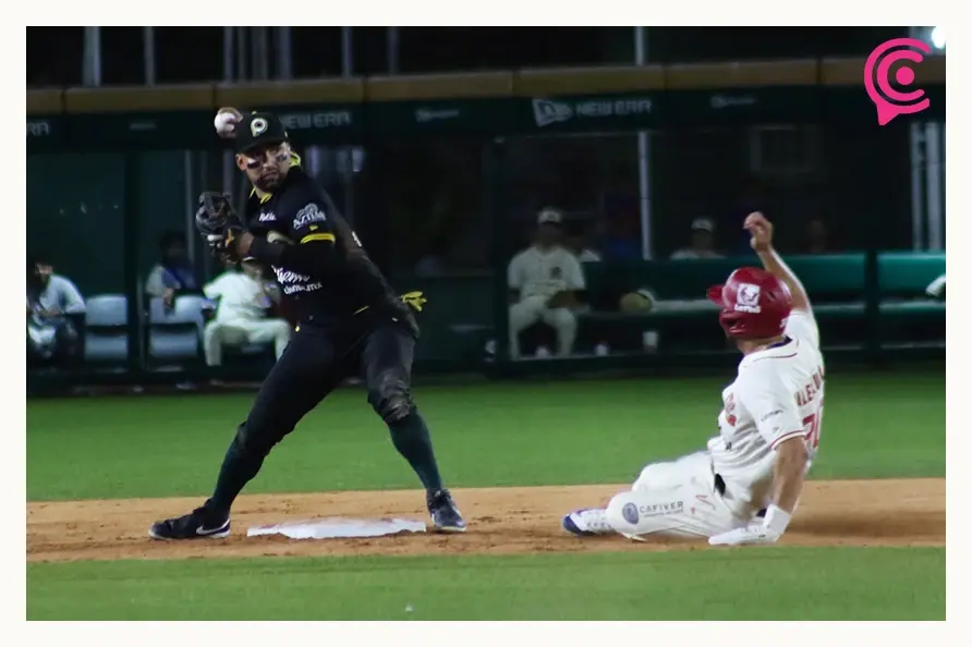 Andrés Álvarez y Águila de Veracruz frenan racha de Pericos de Puebla con cuadrangular decisivo