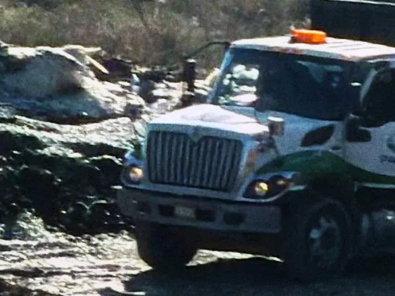 Captan a camiones de PASA tirando basura en Ocoyucan tras crisis en relleno de Chiltepeque