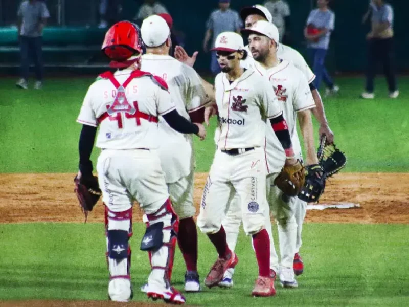 Águila de Veracruz remonta y asegura la serie ante Pericos de Puebla