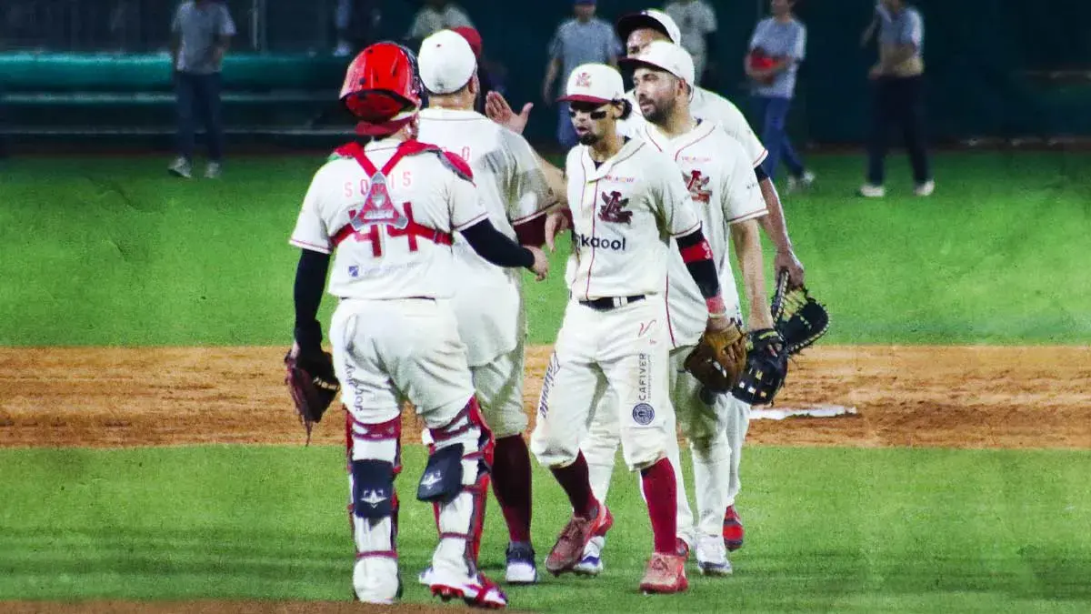 Águila de Veracruz remonta y asegura la serie ante Pericos de Puebla