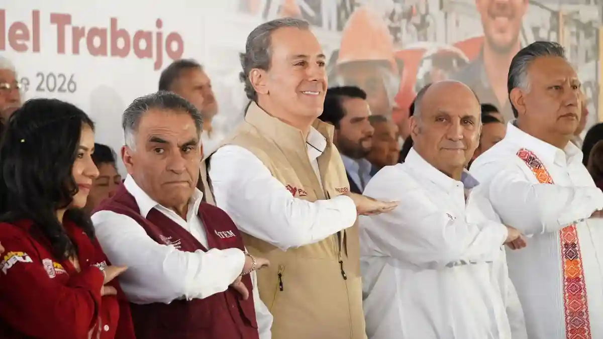 Pepe Chedraui participa en ceremonia cívica por el Día Internacional del Trabajo