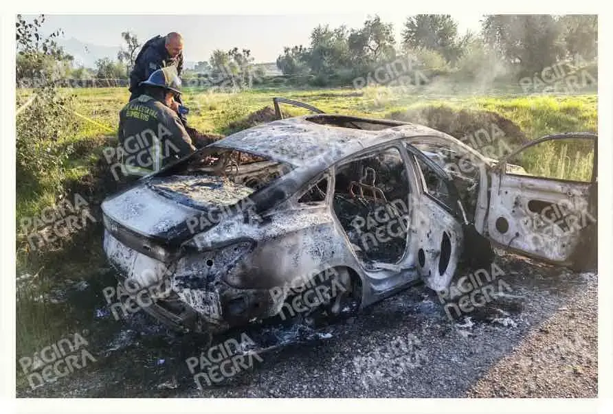 Abandonan cuerpo dentro de auto calcinado en Amozoc, Puebla