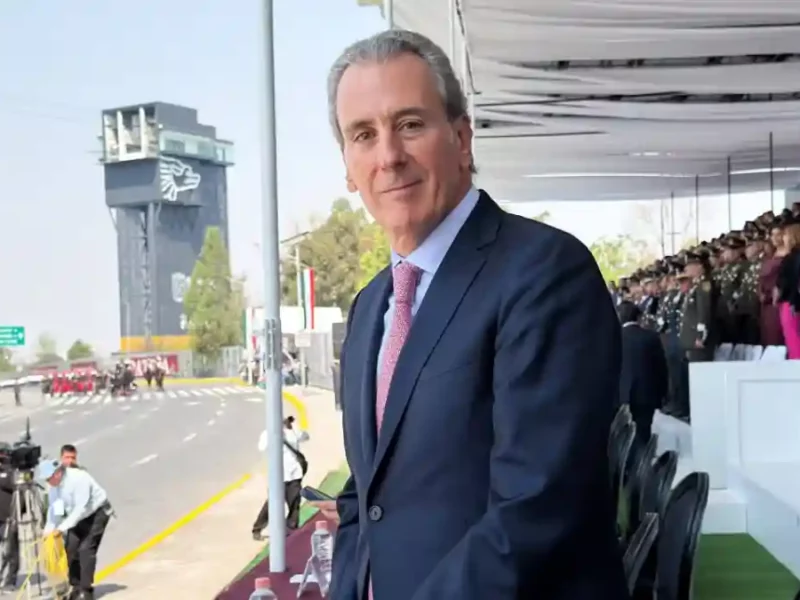 Asiste Pepe Chedraui al desfile cívico-militar por el 164 aniversario de la Batalla de Puebla