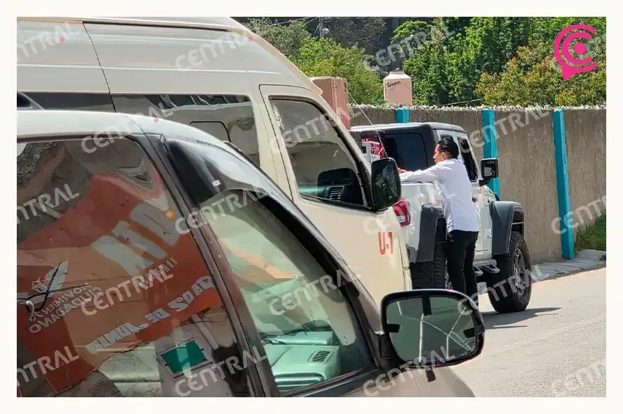 Jonathan Collantes reparte electrodomésticos y programas sociales en Tlachichuca con miras al 2027