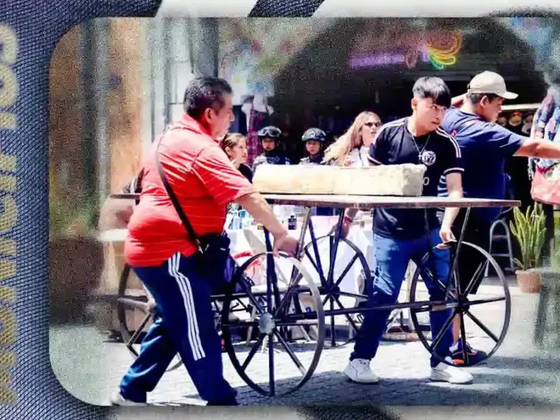 Segom Puebla realiza operativo en Calle de los Dulces pero deja instalarse a los ambulantes