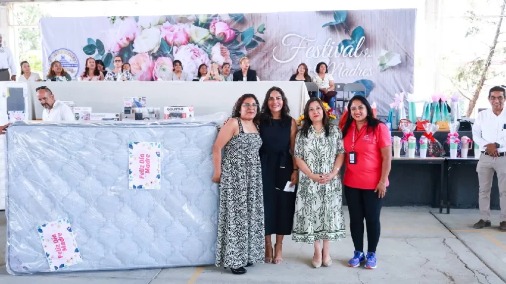 Lupita Cuautle reconoce a madres sanandreseñas con entrega de obsequios en escuelas