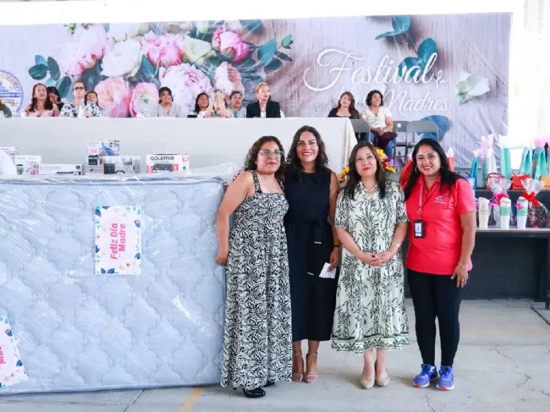 Lupita Cuautle reconoce a madres sanandreseñas con entrega de obsequios en escuelas