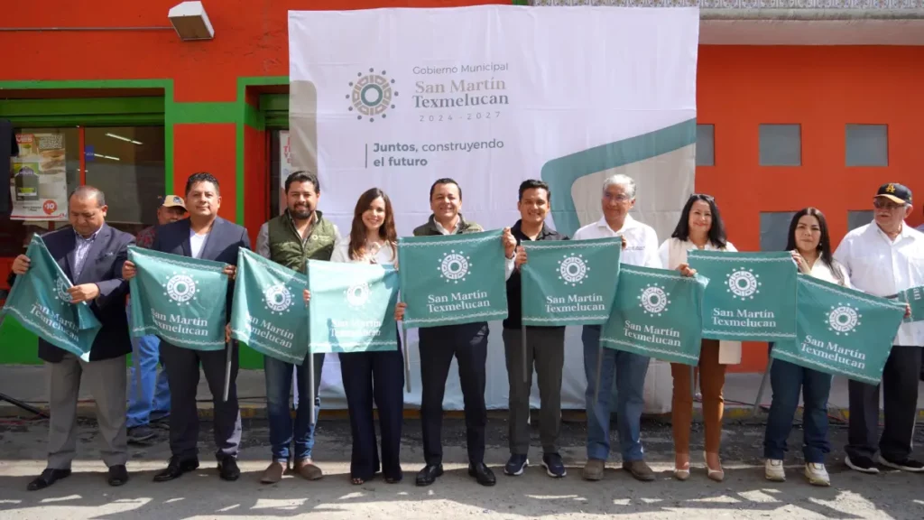 Tras décadas de rezago, inicia rehabilitación de drenaje y red de agua potable en calle Mujica y Osorio en Texmelucan