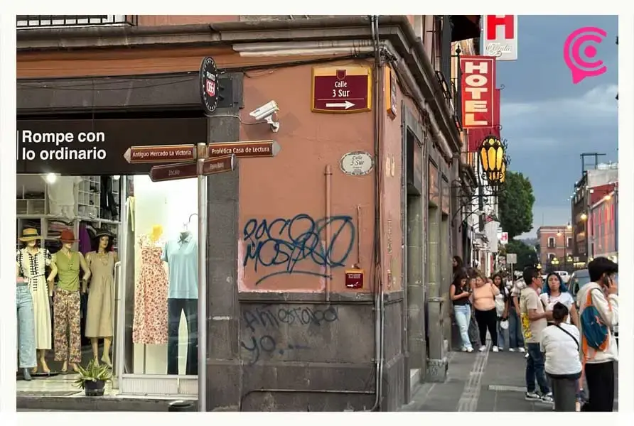 Casonas abandonadas del Centro Histórico de Puebla quedan expuestas a vandalismo y pintas