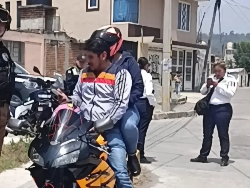 Policía de Texmelucan evita posible fraude por compra de motocicleta conectada por redes sociales en Moyotzingo