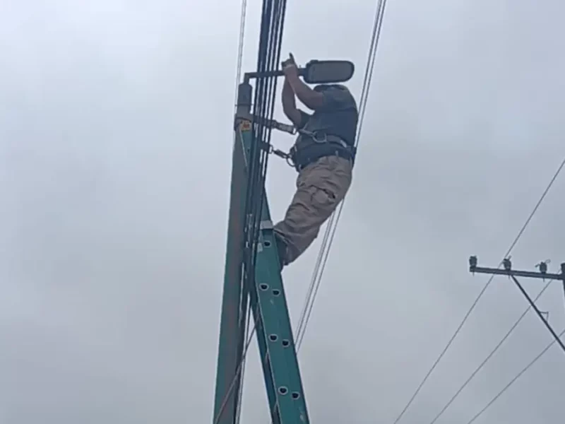 El programa Zacatlán Iluminado sigue avanzando; en Cuautilulco ya hay más luz y seguridad