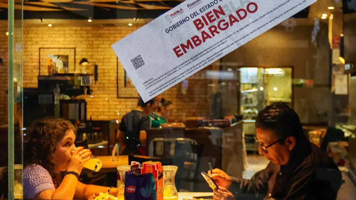 Colocan sellos de embargo en 52 establecimientos de Plaza Dorada por adeudo fiscal de 2012