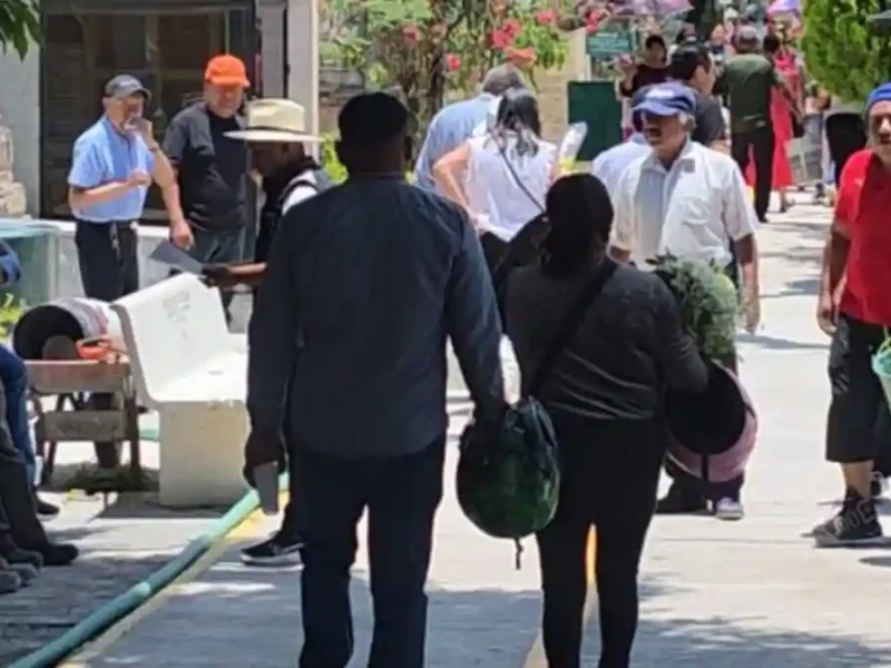 Conmemoran Día de las Madres en el Panteón Municipal de Tehuacán