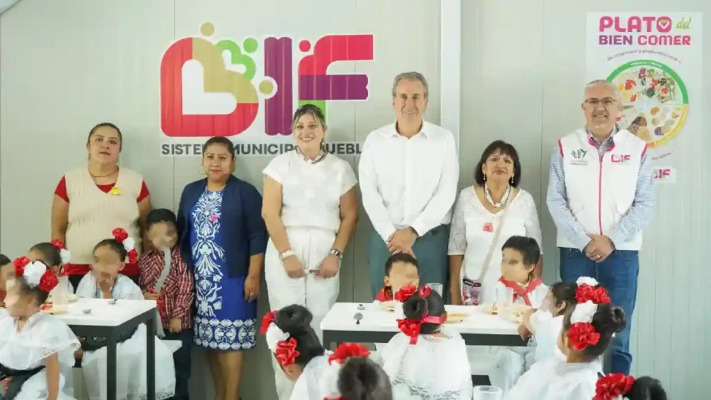 Visita Pepe Chedraui desayunador escolar en el Jardín de Niños "La Flor"
