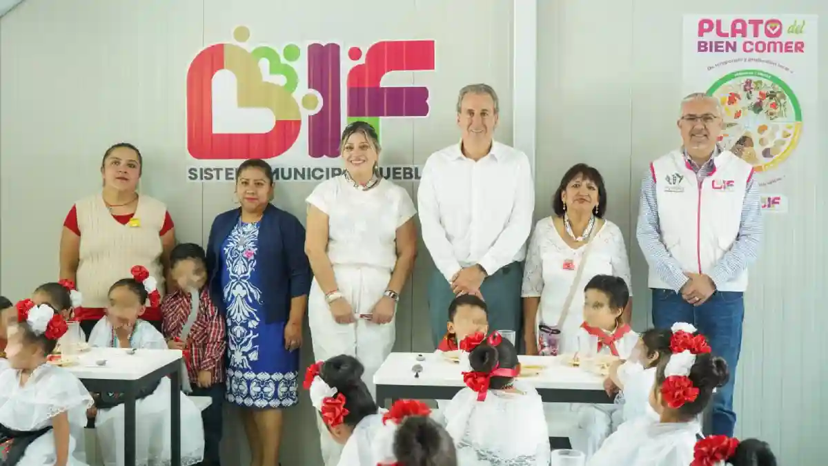 Visita Pepe Chedraui desayunador escolar en el Jardín de Niños "La Flor"