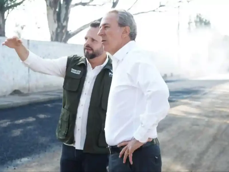 Impulsa Pepe Chedraui mejores vialidades con el Tren Capitalino de Pavimentación