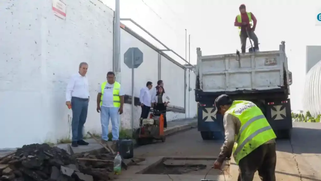 Supervisa Pepe Chedraui avance de trabajos de bacheo en la capital poblana