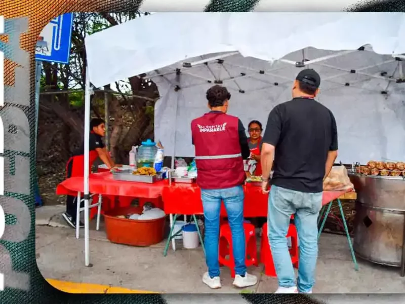 Durante operativo el Ayuntamiento de Puebla decomisa mercancía a ambulantes en nueva sede de Finanzas