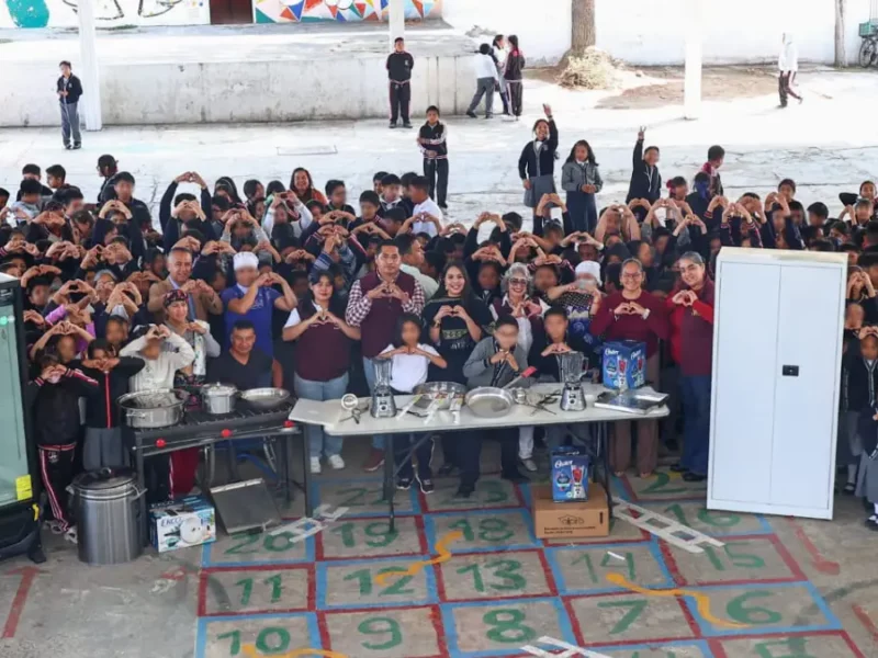 Con respaldo de Alejandro Armenta y Ceci Arellano, Tonantzin Fernández equipa centros educativos en San Pedro Cholula