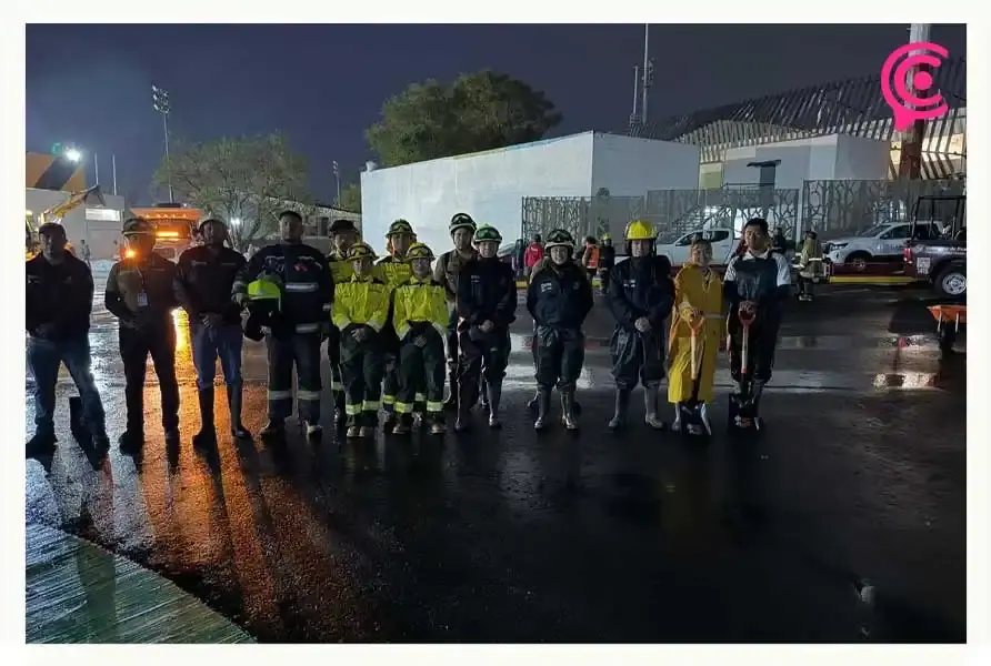 Granizada en Puebla deja capas de hielo y muñeco de nieve en el Estadio Cuauhtémoc