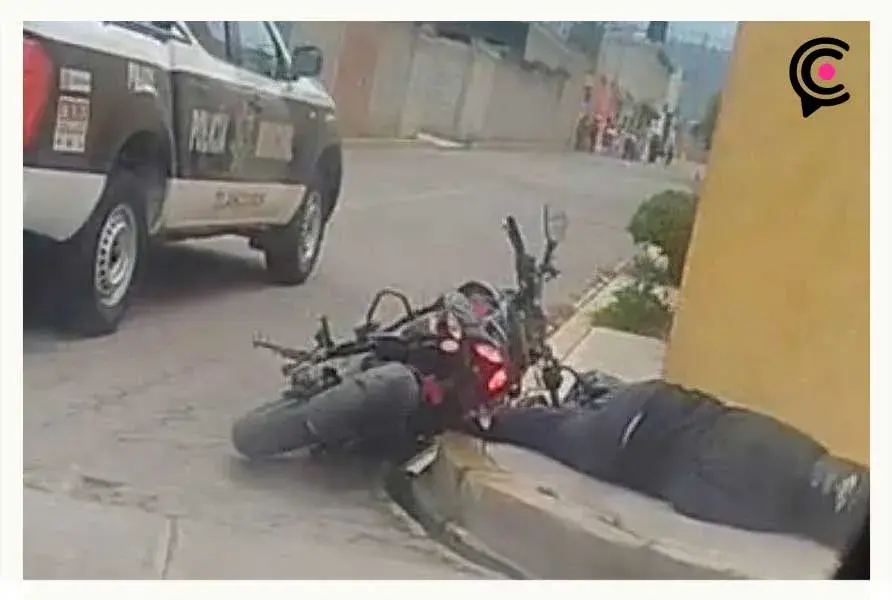 Ejecutan a motociclista en Tlahuapan, Puebla; víctima agonizó en la banqueta