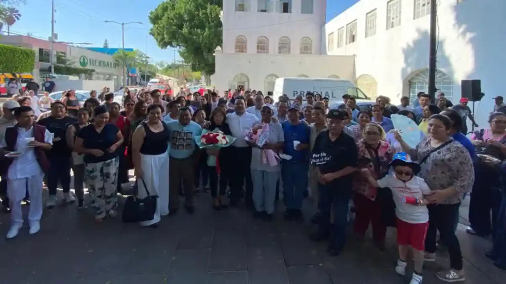 Alejandro Barroso reconoce trayectoria de trabajadores jubilados y refrenda compromiso con sus derechos laborales