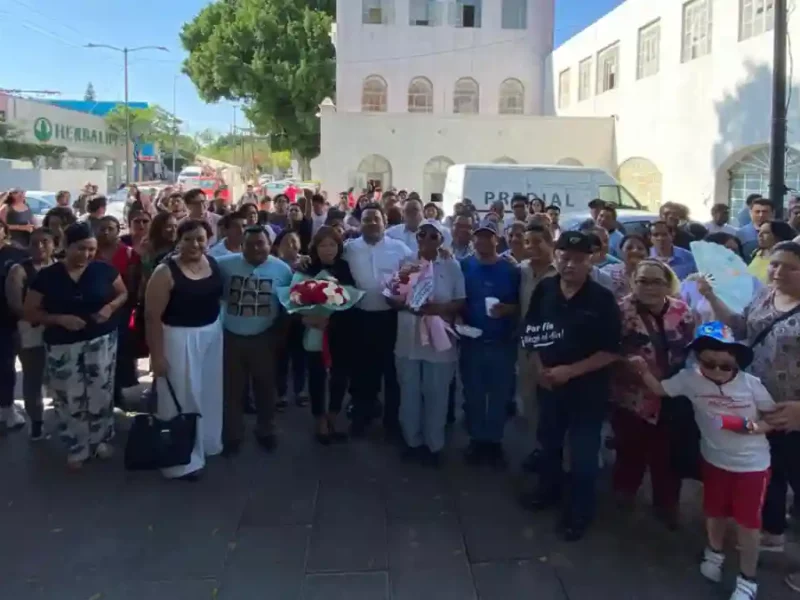 Alejandro Barroso reconoce trayectoria de trabajadores jubilados y refrenda compromiso con sus derechos laborales