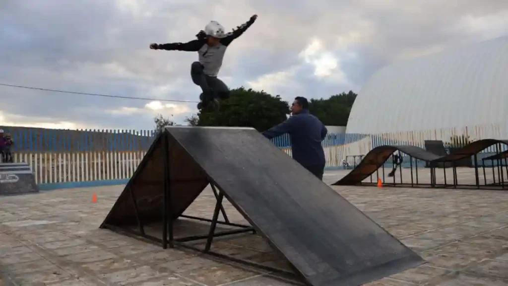 Campeones de patinaje y skate cross reconocen respaldo de Alejandro Barroso al deporte tehuacanero