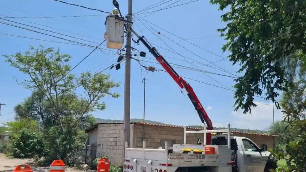 “Tehuacán Brillando y Seguro”, el programa que mantiene iluminadas las calles de Tehuacán