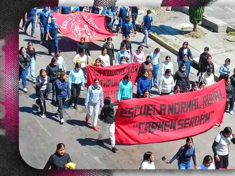Normalistas rurales marchan a Casa Aguayo; exigen justicia por represión y cumplimiento de acuerdos